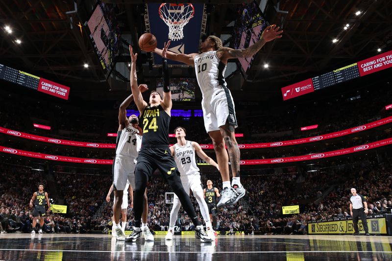 SALT LAKE CITY, UT - MARCH 27: Jeremy Sochan #10 of the San Antonio Spurs grabs the rebound during the game against the Utah Jazz on March 27, 2024 at Delta Center in Salt Lake City, Utah. NOTE TO USER: User expressly acknowledges and agrees that, by downloading and or using this Photograph, User is consenting to the terms and conditions of the Getty Images License Agreement. Mandatory Copyright Notice: Copyright 2024 NBAE (Photo by Melissa Majchrzak/NBAE via Getty Images)