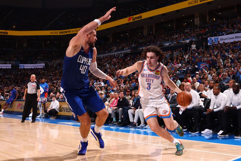 OKLAHOMA CITY, OK - FEBRUARY 22:  Josh Giddey #3 of the Oklahoma City Thunder handles the ball during the game against the LA Clippers on February 22SF, 2024 at Paycom Arena in Oklahoma City, Oklahoma. NOTE TO USER: User expressly acknowledges and agrees that, by downloading and or using this photograph, User is consenting to the terms and conditions of the Getty Images License Agreement. Mandatory Copyright Notice: Copyright 2024 NBAE (Photo by Zach Beeker/NBAE via Getty Images)