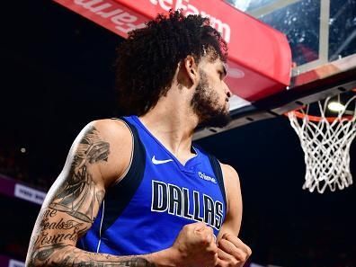 PHOENIX, AZ - DECEMBER 25: Dereck Lively II #2 of the Dallas Mavericks celebrates during the game against the Phoenix Suns on December 25, 2023 at Footprint Center in Phoenix, Arizona. NOTE TO USER: User expressly acknowledges and agrees that, by downloading and or using this photograph, user is consenting to the terms and conditions of the Getty Images License Agreement. Mandatory Copyright Notice: Copyright 2023 NBAE (Photo by Barry Gossage/NBAE via Getty Images)