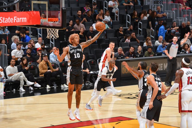 MIAMI, FL - OCTOBER 15: Jeremy Sochan #10 of the San Antonio Spurs rebounds the ball during the game against the Miami Heat during a NBA preseason game on October 15, 2024 at Kaseya Center in Miami, Florida. NOTE TO USER: User expressly acknowledges and agrees that, by downloading and or using this Photograph, user is consenting to the terms and conditions of the Getty Images License Agreement. Mandatory Copyright Notice: Copyright 2024 NBAE (Photo by Jesse D. Garrabrant/NBAE via Getty Images)