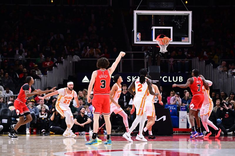 ATLANTA, GA - NOVEMBER 9: Josh Giddey #3 of the Chicago Bulls shoots the ball during the game against the Atlanta Hawks on November 9, 2024 at State Farm Arena in Atlanta, Georgia.  NOTE TO USER: User expressly acknowledges and agrees that, by downloading and/or using this Photograph, user is consenting to the terms and conditions of the Getty Images License Agreement. Mandatory Copyright Notice: Copyright 2024 NBAE (Photo by Adam Hagy/NBAE via Getty Images)