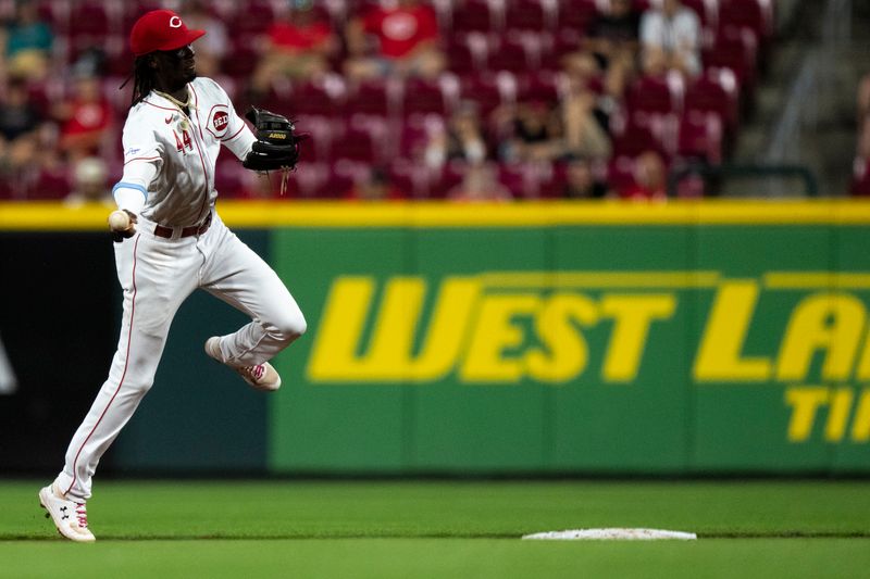 Sep 6, 2023; Cincinnati, Ohio, USA; Cincinnati Reds shortstop Elly De La Cruz (44) throws out Seattle Mariners center fielder Julio Rodriguez (44) in the sixth inning of the MLB baseball game between the Cincinnati Reds and the Seattle Mariners at Great American Ball Park. Mandatory Credit: Albert Cesare-USA TODAY Sports