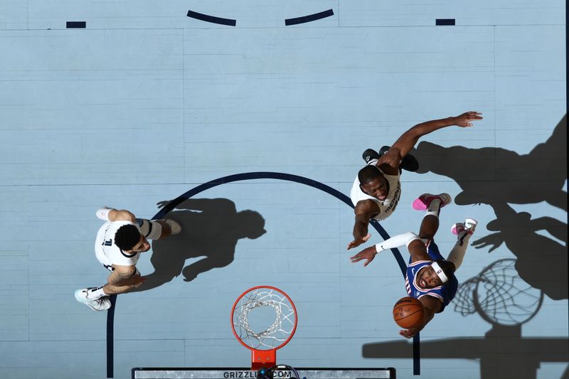 MEMPHIS, TN - APRIL 6: Buddy Heild #17 of the Philadelphia 76ers drives to the basket during the game against the Memphis Grizzlies on April 6, 2024 at FedExForum in Memphis, Tennessee. NOTE TO USER: User expressly acknowledges and agrees that, by downloading and or using this photograph, User is consenting to the terms and conditions of the Getty Images License Agreement. Mandatory Copyright Notice: Copyright 2024 NBAE (Photo by Joe Murphy/NBAE via Getty Images)