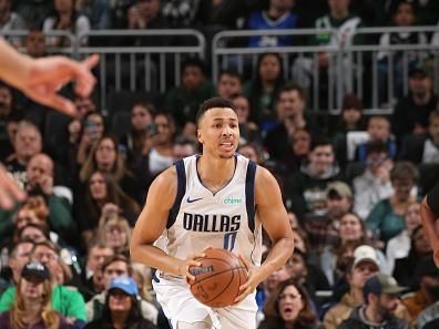 MILWAUKEE, WI - NOVEMBER 18: Dante Exum #0 of the Dallas Mavericks looks to pass the ball during the game against the Milwaukee Bucks on November 18, 2023 at the Fiserv Forum Center in Milwaukee, Wisconsin. NOTE TO USER: User expressly acknowledges and agrees that, by downloading and or using this Photograph, user is consenting to the terms and conditions of the Getty Images License Agreement. Mandatory Copyright Notice: Copyright 2023 NBAE (Photo by Gary Dineen/NBAE via Getty Images).