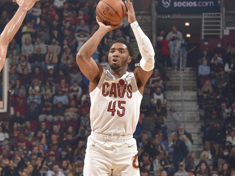 CLEVELAND, OH - MARCH 31:  Donovan Mitchell #45 of the Cleveland Cavaliers shoots the ball during the game on March 31, 2023 at Rocket Mortgage FieldHouse in Cleveland, Ohio. NOTE TO USER: User expressly acknowledges and agrees that, by downloading and/or using this Photograph, user is consenting to the terms and conditions of the Getty Images License Agreement. Mandatory Copyright Notice: Copyright 2023 NBAE (Photo by David Liam Kyle/NBAE via Getty Images)