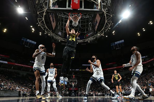 MINNEAPOLIS, MN - NOVEMBER 30: Walker Kessler #24 of the Utah Jazz dunks the ball during the game against the Minnesota Timberwolves on November 30, 2023 at Target Center in Minneapolis, Minnesota. NOTE TO USER: User expressly acknowledges and agrees that, by downloading and or using this Photograph, user is consenting to the terms and conditions of the Getty Images License Agreement. Mandatory Copyright Notice: Copyright 2023 NBAE (Photo by David Sherman/NBAE via Getty Images)