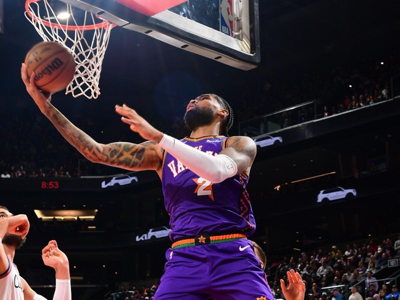 PHOENIX, AZ - MARCH 4:  Nick Richards #2 of the Phoenix Suns drives to the basket during the game against the LA Clippers on March 4, 2025 at PHX Arena in Phoenix, Arizona. NOTE TO USER: User expressly acknowledges and agrees that, by downloading and or using this photograph, user is consenting to the terms and conditions of the Getty Images License Agreement. Mandatory Copyright Notice: Copyright 2025 NBAE (Photo by Kate Frese/NBAE via Getty Images)