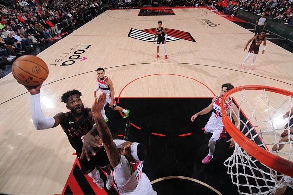 PORTLAND, OR - DECEMBER 21: Deandre Ayton #2 of the Portland Trail Blazers shoots the ball during the game against the Washington Wizards on December 21, 2023 at the Moda Center Arena in Portland, Oregon. NOTE TO USER: User expressly acknowledges and agrees that, by downloading and or using this photograph, user is consenting to the terms and conditions of the Getty Images License Agreement. Mandatory Copyright Notice: Copyright 2023 NBAE (Photo by Cameron Browne/NBAE via Getty Images)