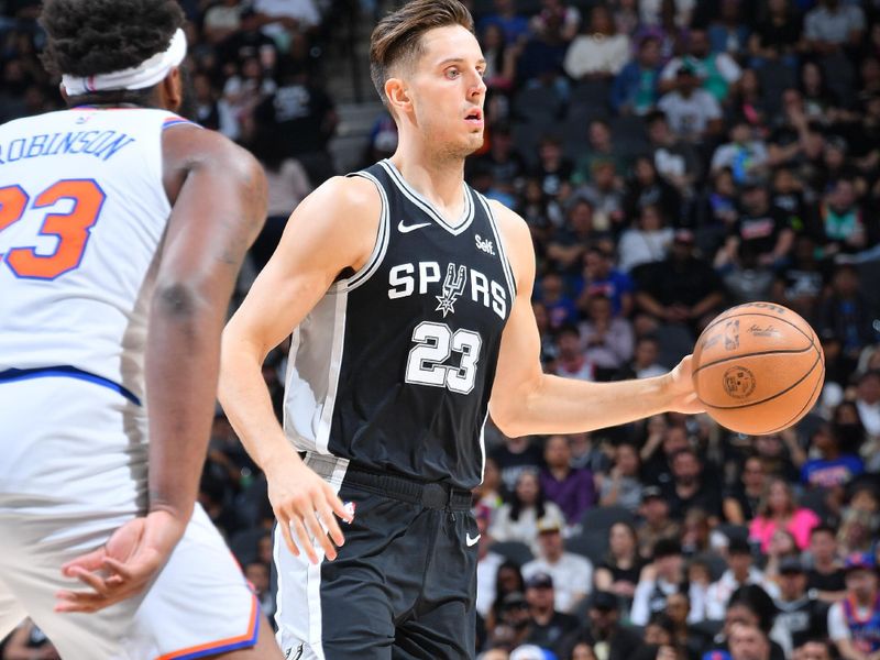 SAN ANTONIO, TX - MARCH 29: Zach Collins #23 of the San Antonio Spurs handles the ball during the game against the New York Knicks on March 29, 2024 at the Frost Bank Center in San Antonio, Texas. NOTE TO USER: User expressly acknowledges and agrees that, by downloading and or using this photograph, user is consenting to the terms and conditions of the Getty Images License Agreement. Mandatory Copyright Notice: Copyright 2024 NBAE (Photos by Michael Gonzales/NBAE via Getty Images)