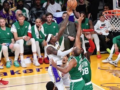 LOS ANGELES, CA - DECEMBER 25:  Jarred Vanderbilt #2 of the Los Angeles Lakers goes to the basket during the game on December 25, 2023 at Crypto.Com Arena in Los Angeles, California. NOTE TO USER: User expressly acknowledges and agrees that, by downloading and/or using this Photograph, user is consenting to the terms and conditions of the Getty Images License Agreement. Mandatory Copyright Notice: Copyright 2023 NBAE (Photo by Juan Ocampo/NBAE via Getty Images)