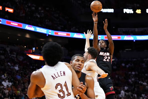 MIAMI, FLORIDA - DECEMBER 08: Jimmy Butler #22 of the Miami Heat shoot over Georges Niang #20 of the Cleveland Cavaliers during the fourth quarter at Kaseya Center on December 08, 2023 in Miami, Florida. NOTE TO USER: User expressly acknowledges and agrees that, by downloading and or using this photograph, User is consenting to the terms and condtions of the Getty Images License Agreement.  (Photo by Rich Storry/Getty Images)