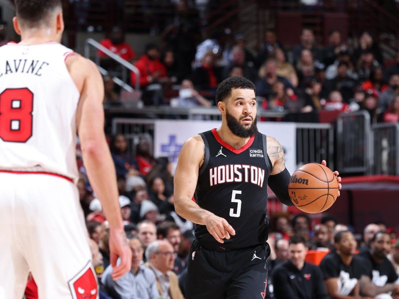 CHICAGO, IL - JANUARY 10: Fred VanVleet #5 of the Houston Rockets dribbles the ball during the game against the Chicago Bulls on January 10, 2024 at United Center in Chicago, Illinois. NOTE TO USER: User expressly acknowledges and agrees that, by downloading and or using this photograph, User is consenting to the terms and conditions of the Getty Images License Agreement. Mandatory Copyright Notice: Copyright 2024 NBAE (Photo by Jeff Haynes/NBAE via Getty Images)