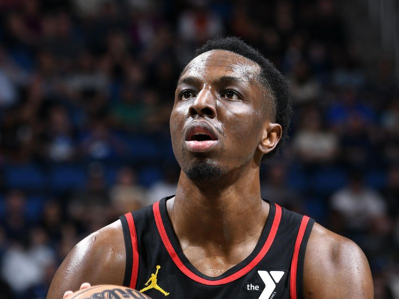 ORLANDO, FL - FEBRUARY 10: Onyeka Okongwu #17 of the Atlanta Hawks shoots a free throw during the game against the Orlando Magic on February 10, 2025 at Kia Center in Orlando, Florida. NOTE TO USER: User expressly acknowledges and agrees that, by downloading and or using this photograph, User is consenting to the terms and conditions of the Getty Images License Agreement. Mandatory Copyright Notice: Copyright 2025 NBAE (Photo by Fernando Medina/NBAE via Getty Images)