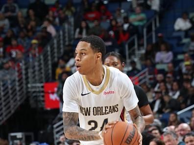 NEW ORLEANS, LA - NOVEMBER 2: Jordan Hawkins #24 of the New Orleans Pelicans looks to pass the ball during the game against the Detroit Pistons on November 2, 2023 at the Smoothie King Center in New Orleans, Louisiana. NOTE TO USER: User expressly acknowledges and agrees that, by downloading and or using this Photograph, user is consenting to the terms and conditions of the Getty Images License Agreement. Mandatory Copyright Notice: Copyright 2023 NBAE (Photo by Layne Murdoch Jr./NBAE via Getty Images)