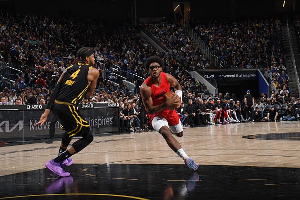 SAN FRANCISCO, CA - DECEMBER 23: Scoot Henderson #00 of the Portland Trail Blazers drives to the basket during the game against the Golden State Warriors on December 23, 2023 at Chase Center in San Francisco, California. NOTE TO USER: User expressly acknowledges and agrees that, by downloading and or using this photograph, user is consenting to the terms and conditions of Getty Images License Agreement. Mandatory Copyright Notice: Copyright 2023 NBAE (Photo by Noah Graham/NBAE via Getty Images)