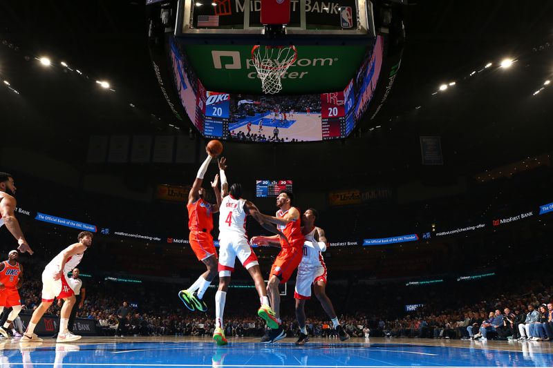 OKLAHOMA CITY, OK - NOVEMBER 8: Jalen Williams #8 of the Oklahoma City Thunder shoots the ball during the game against the Houston Rockets on November 8, 2024 at Paycom Center in Oklahoma City, Oklahoma. NOTE TO USER: User expressly acknowledges and agrees that, by downloading and or using this photograph, User is consenting to the terms and conditions of the Getty Images License Agreement. Mandatory Copyright Notice: Copyright 2024 NBAE (Photo by Zach Beeker/NBAE via Getty Images)