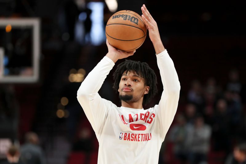 PORTLAND, OREGON - MARCH 27: Shaedon Sharpe #17 of the Portland Trail Blazers warms up before a game against the New Orleans Pelicans at Moda Center on March 27, 2023 in Portland, Oregon. NOTE TO USER: User expressly acknowledges and agrees that, by downloading and or using this photograph, user is consenting to the terms and conditions of the Getty Images License Agreement. (Photo by Amanda Loman/Getty Images)