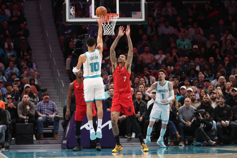 CHARLOTTE, NC - NOVEMBER 27: Josh Green #10 of the Charlotte Hornets shoots the ball during the game against the Miami Heat on November 27, 2024 at Spectrum Center in Charlotte, North Carolina. NOTE TO USER: User expressly acknowledges and agrees that, by downloading and or using this photograph, User is consenting to the terms and conditions of the Getty Images License Agreement. Mandatory Copyright Notice: Copyright 2024 NBAE (Photo by Brock Williams-Smith/NBAE via Getty Images)