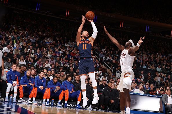 NEW YORK, NY - NOVEMBER 1: Jalen Brunson #11 of the New York Knicks shoots the ball during the game against the Cleveland Cavaliers on November 1, 2023 at Madison Square Garden in New York City, New York.  NOTE TO USER: User expressly acknowledges and agrees that, by downloading and or using this photograph, User is consenting to the terms and conditions of the Getty Images License Agreement. Mandatory Copyright Notice: Copyright 2023 NBAE  (Photo by Nathaniel S. Butler/NBAE via Getty Images)