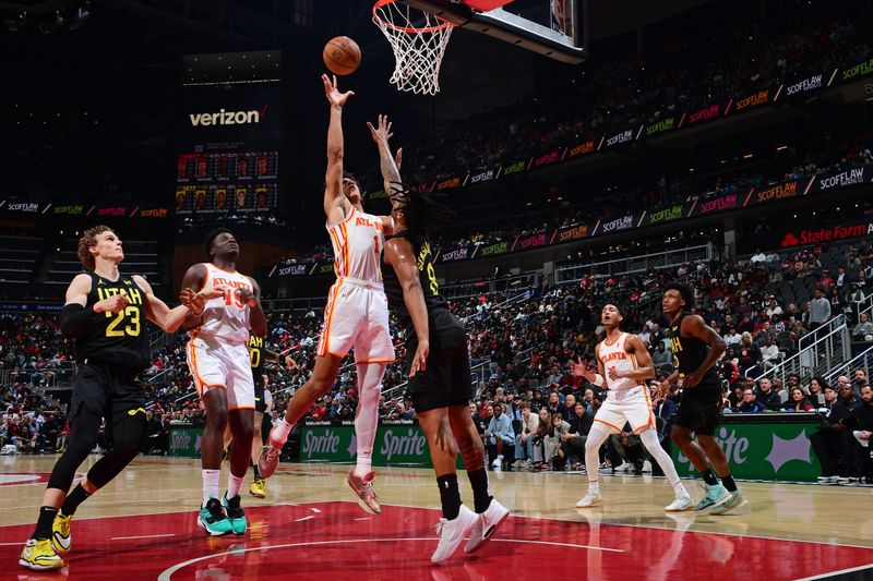 ATLANTA, GA - FEBRUARY 27: Jalen Johnson #1 of the Atlanta Hawks shoots the ball during the game against the Utah Jazz on February 27, 2024 at State Farm Arena in Atlanta, Georgia.  NOTE TO USER: User expressly acknowledges and agrees that, by downloading and/or using this Photograph, user is consenting to the terms and conditions of the Getty Images License Agreement. Mandatory Copyright Notice: Copyright 2024 NBAE (Photo by Scott Cunningham/NBAE via Getty Images)