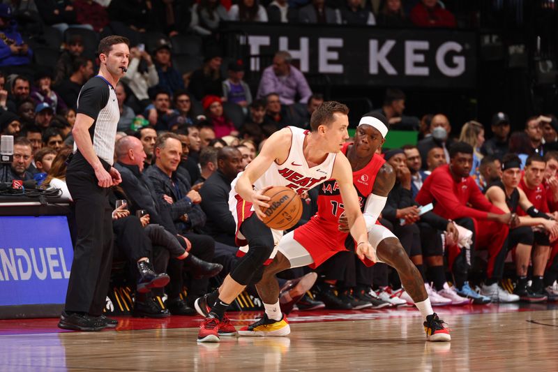 TORONTO, CANADA - JANUARY 17: Duncan Robinson #55 of the Miami Heat dribbles the ball during the game against the Toronto Raptors on January 17, 2024 at the Scotiabank Arena in Toronto, Ontario, Canada.  NOTE TO USER: User expressly acknowledges and agrees that, by downloading and or using this Photograph, user is consenting to the terms and conditions of the Getty Images License Agreement.  Mandatory Copyright Notice: Copyright 2024 NBAE (Photo by Vaughn Ridley/NBAE via Getty Images)