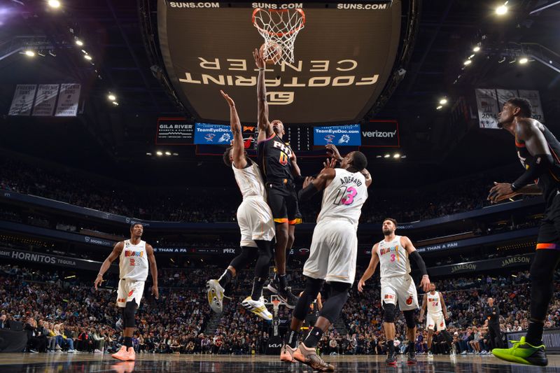 PHOENIX, AZ - JANUARY 6: Torrey Craig #0 of the Phoenix Suns drives to the basket during the game against the Miami Heat on January 6, 2023 at Footprint Center in Phoenix, Arizona. NOTE TO USER: User expressly acknowledges and agrees that, by downloading and or using this photograph, user is consenting to the terms and conditions of the Getty Images License Agreement. Mandatory Copyright Notice: Copyright 2022 NBAE (Photo by Barry Gossage/NBAE via Getty Images)