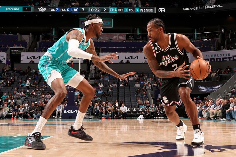 CHARLOTTE, NC - DECEMBER 5: Kawhi Leonard #2 of the LA Clippers handles the ball during the game against the Charlotte Hornets on December 5, 2022 at Spectrum Center in Charlotte, North Carolina. NOTE TO USER: User expressly acknowledges and agrees that, by downloading and or using this photograph, User is consenting to the terms and conditions of the Getty Images License Agreement. Mandatory Copyright Notice: Copyright 2022 NBAE (Photo by Kent Smith/NBAE via Getty Images)