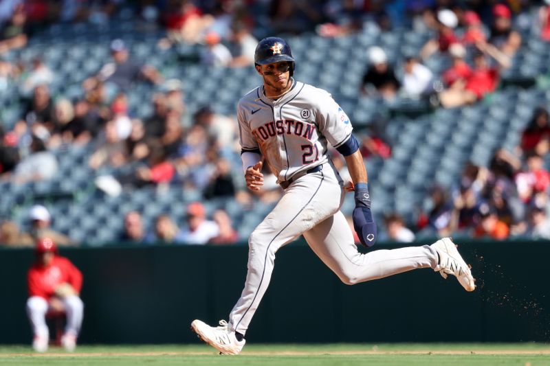 Sep 15, 2024; Anaheim, California, USA;  Houston Astros shortstop Jeremy Pena (21) runs to second during the eighth inning against the Los Angeles Angels at Angel Stadium. Mandatory Credit: Kiyoshi Mio-Imagn Images