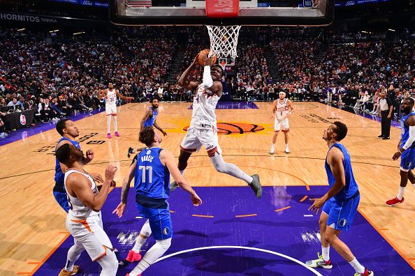 PHOENIX, AZ - DECEMBER 25: Chimezie Metu #4 of the Phoenix Suns drives to the basket during the game against the Dallas Mavericks on December 25, 2023 at Footprint Center in Phoenix, Arizona. NOTE TO USER: User expressly acknowledges and agrees that, by downloading and or using this photograph, user is consenting to the terms and conditions of the Getty Images License Agreement. Mandatory Copyright Notice: Copyright 2023 NBAE (Photo by Barry Gossage/NBAE via Getty Images)