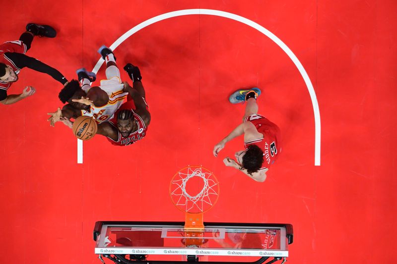 ATLANTA, GA - NOVEMBER 9: Clint Capela #15 of the Atlanta Hawks rebounds the ball during the game against the Chicago Bulls on November 9, 2024 at State Farm Arena in Atlanta, Georgia.  NOTE TO USER: User expressly acknowledges and agrees that, by downloading and/or using this Photograph, user is consenting to the terms and conditions of the Getty Images License Agreement. Mandatory Copyright Notice: Copyright 2024 NBAE (Photo by Adam Hagy/NBAE via Getty Images)