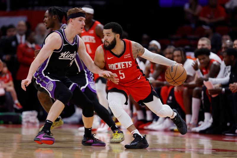 HOUSTON, TEXAS - NOVEMBER 06: Fred VanVleet #5 of the Houston Rockets controls the ball around defender Kevin Huerter #9 of the Sacramento Kings during the first half at Toyota Center on November 06, 2023 in Houston, Texas. (Photo by Carmen Mandato/Getty Images)