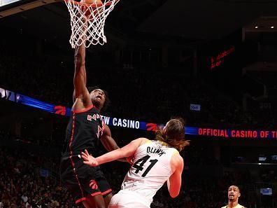 TORONTO, CANADA - DECEMBER 23:  OG Anunoby #3 of the Toronto Raptors drives to the basket during the game against the Utah Jazz on December 23, 2023 at the Scotiabank Arena in Toronto, Ontario, Canada.  NOTE TO USER: User expressly acknowledges and agrees that, by downloading and or using this Photograph, user is consenting to the terms and conditions of the Getty Images License Agreement.  Mandatory Copyright Notice: Copyright 2023 NBAE (Photo by Vaughn Ridley/NBAE via Getty Images)