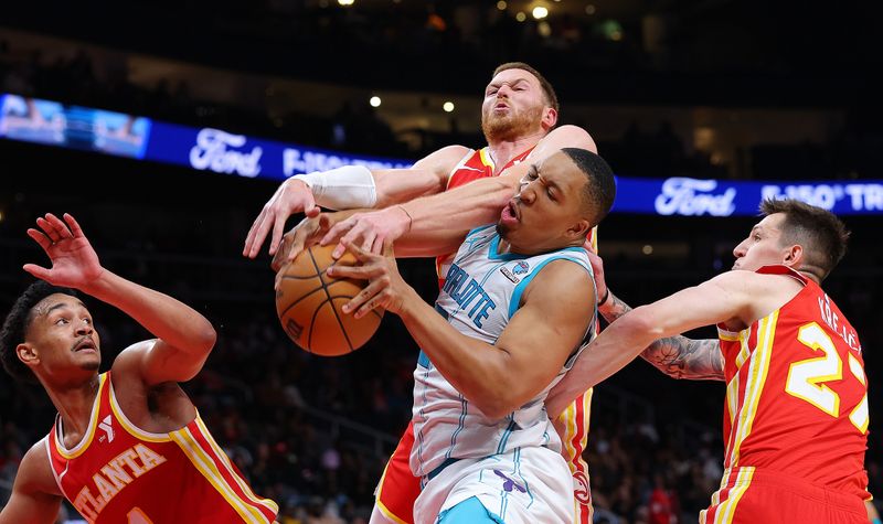 ATLANTA, GEORGIA - APRIL 10:  Grant Williams #2 of the Charlotte Hornets and Dylan Windler #20 of the Atlanta Hawks battle for a rebound during the fourth quarter at State Farm Arena on April 10, 2024 in Atlanta, Georgia.  NOTE TO USER: User expressly acknowledges and agrees that, by downloading and/or using this photograph, user is consenting to the terms and conditions of the Getty Images License Agreement.  (Photo by Kevin C. Cox/Getty Images)