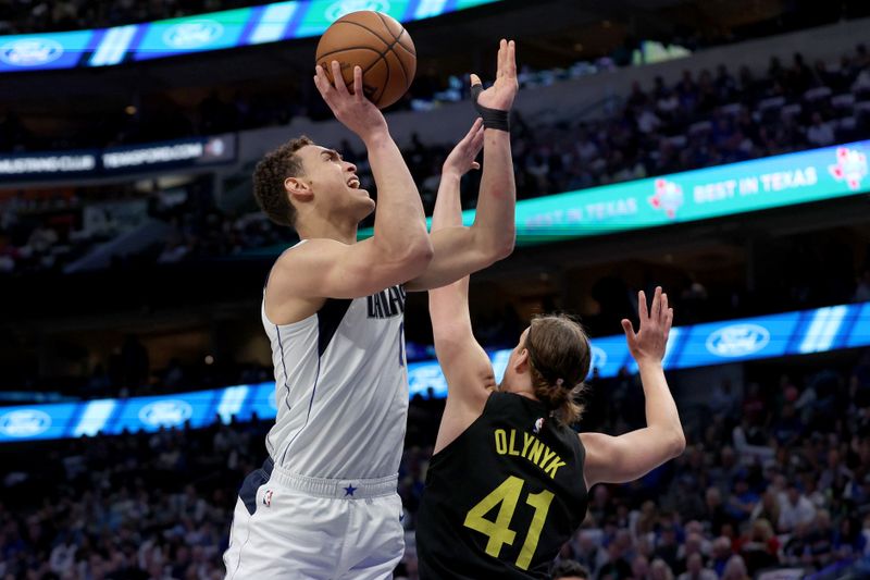 DALLAS, TEXAS - MARCH 07: Tim Hardaway Jr. #11 of the Dallas Mavericks drives to the basket against Kelly Olynyk #41 of the Utah Jazz in the first quarter at American Airlines Center on March 07, 2023 in Dallas, Texas. (Photo by Tom Pennington/Getty Images)