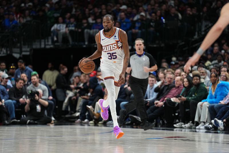 DALLAS, TX - JANUARY 24: Kevin Durant #35 of the Phoenix Suns dribbles the ball during the game against the Dallas Mavericks on January 24, 2024 at the American Airlines Center in Dallas, Texas. NOTE TO USER: User expressly acknowledges and agrees that, by downloading and or using this photograph, User is consenting to the terms and conditions of the Getty Images License Agreement. Mandatory Copyright Notice: Copyright 2024 NBAE (Photo by Glenn James/NBAE via Getty Images)