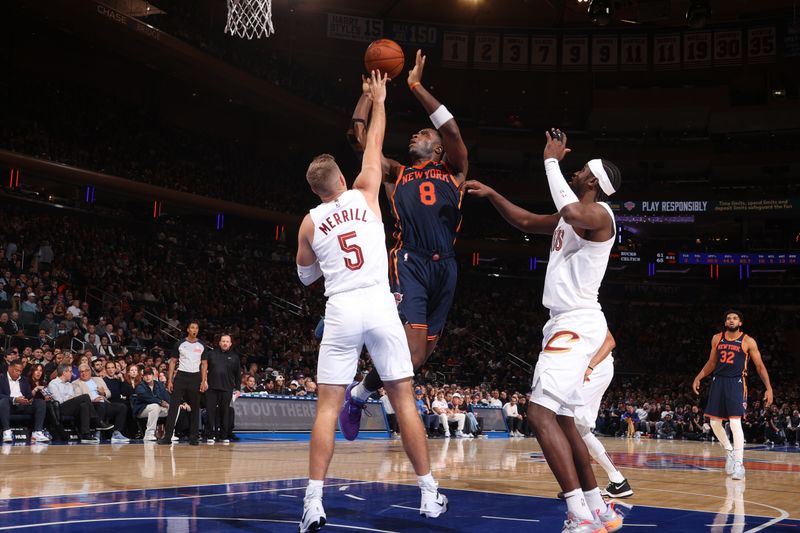 NEW YORK, NY - OCTOBER 28: OG Anunoby #8 of the New York Knicks drives to the basket during the game against the Cleveland Cavaliers on October 28, 2024 at Madison Square Garden in New York City, New York.  NOTE TO USER: User expressly acknowledges and agrees that, by downloading and or using this photograph, User is consenting to the terms and conditions of the Getty Images License Agreement. Mandatory Copyright Notice: Copyright 2024 NBAE  (Photo by Nathaniel S. Butler/NBAE via Getty Images)