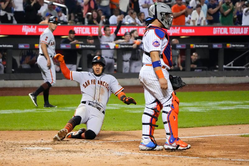 Jul 2, 2023; New York City, New York, USA; San Francisco Giants second baseman Thairo Estrada (39) scores a run on San Francisco Giants designated hitter J.D. Davis (not pictured) RBI double against the New York Mets during the seventh inning at Citi Field. Mandatory Credit: Gregory Fisher-USA TODAY Sports