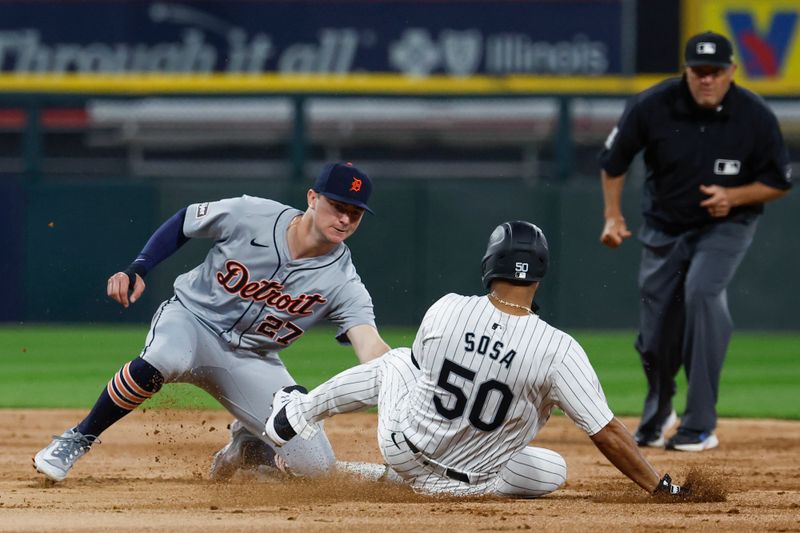 Aug 23, 2024; Chicago, Illinois, USA; Chicago White Sox third baseman Lenyn Sosa (50) is caught stealing second base by Detroit Tigers shortstop Trey Sweeney (27) during the second inning at Guaranteed Rate Field. Mandatory Credit: Kamil Krzaczynski-USA TODAY Sports