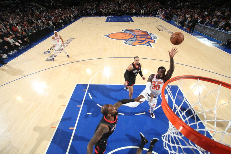 NEW YORK, NY - JANUARY 17: Julius Randle #30 of the New York Knicks drives to the basket during the game against the Houston Rockets on January 17, 2024 at Madison Square Garden in New York City, New York.  NOTE TO USER: User expressly acknowledges and agrees that, by downloading and or using this photograph, User is consenting to the terms and conditions of the Getty Images License Agreement. Mandatory Copyright Notice: Copyright 2024 NBAE  (Photo by Nathaniel S. Butler/NBAE via Getty Images)