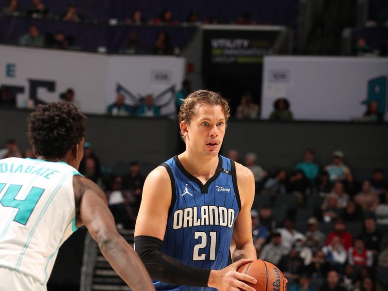 CHARLOTTE, NC - NOVEMBER 25:  Moritz Wagner #21 of the Orlando Magic handles the ball during the game against the Charlotte Hornets during a regular season game on November 25, 2024 at Spectrum Center in Charlotte, North Carolina. NOTE TO USER: User expressly acknowledges and agrees that, by downloading and or using this photograph, User is consenting to the terms and conditions of the Getty Images License Agreement. Mandatory Copyright Notice: Copyright 2024 NBAE (Photo by Kent Smith/NBAE via Getty Images)