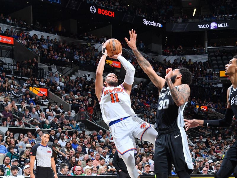 SAN ANTONIO, TX - MARCH 29: Jalen Brunson #11 of the New York Knicks shoots the ball during the game against the San Antonio Spurs on March 29, 2024 at the Frost Bank Center in San Antonio, Texas. NOTE TO USER: User expressly acknowledges and agrees that, by downloading and or using this photograph, user is consenting to the terms and conditions of the Getty Images License Agreement. Mandatory Copyright Notice: Copyright 2024 NBAE (Photos by Michael Gonzales/NBAE via Getty Images)