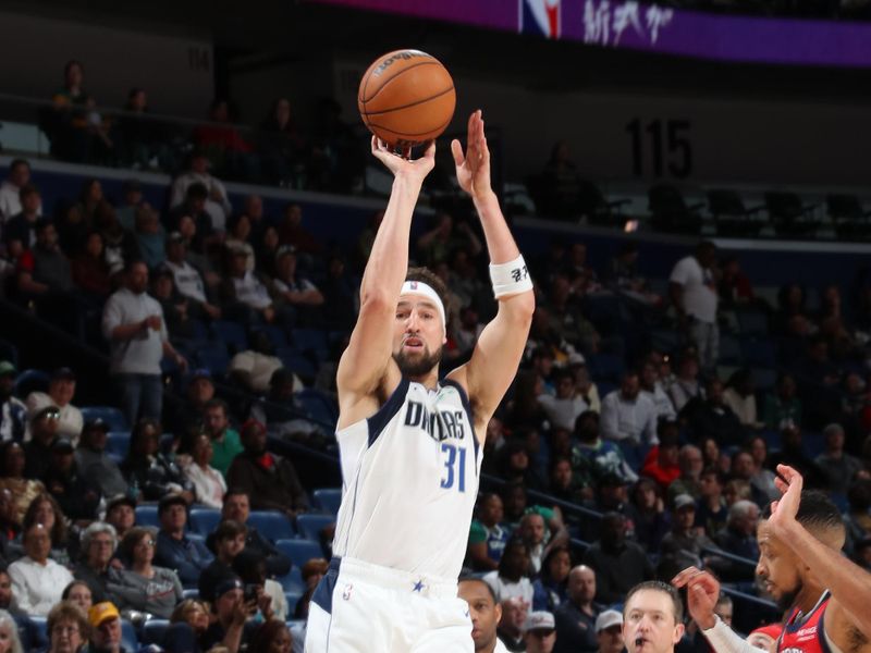 NEW ORLEANS, LA - JANUARY 29: Klay Thompson #31 of the Dallas Mavericks shoots a three point basket during the game against the New Orleans Pelicans on January 29, 2025 at the Smoothie King Center in New Orleans, Louisiana. NOTE TO USER: User expressly acknowledges and agrees that, by downloading and or using this Photograph, user is consenting to the terms and conditions of the Getty Images License Agreement. Mandatory Copyright Notice: Copyright 2025 NBAE (Photo by Layne Murdoch Jr./NBAE via Getty Images)