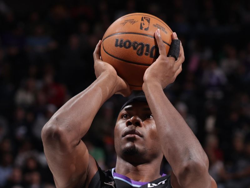 SALT LAKE CITY, UT - MARCH 3:  Oscar Tshiebwe #34 of the Utah Jazz shoots free throw during the game against the Detroit Pistons on March 3, 2025 at Delta Center in Salt Lake City, Utah. NOTE TO USER: User expressly acknowledges and agrees that, by downloading and or using this Photograph, User is consenting to the terms and conditions of the Getty Images License Agreement. Mandatory Copyright Notice: Copyright 2025 NBAE (Photo by Melissa Majchrzak/NBAE via Getty Images)