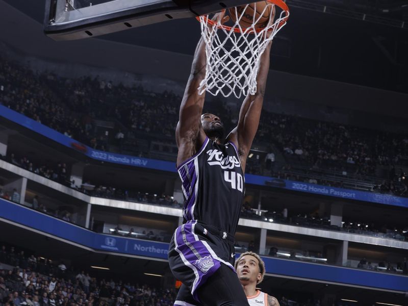 SACRAMENTO, CA - MARCH 7: Harrison Barnes #40 of the Sacramento Kings dunks the ball during the game against the San Antonio Spurs on March 7, 2024 at Golden 1 Center in Sacramento, California. NOTE TO USER: User expressly acknowledges and agrees that, by downloading and or using this Photograph, user is consenting to the terms and conditions of the Getty Images License Agreement. Mandatory Copyright Notice: Copyright 2024 NBAE (Photo by Rocky Widner/NBAE via Getty Images)