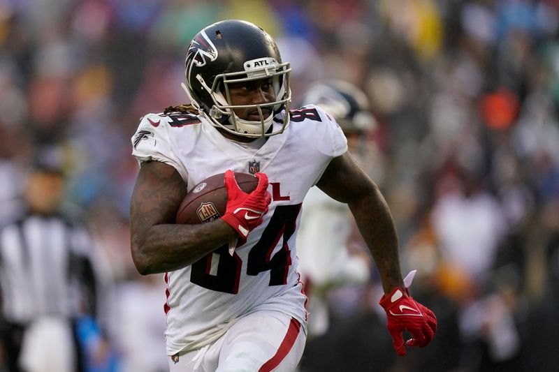 Atlanta Falcons running back Cordarrelle Patterson rushes the ball in the second half of an NFL football game against the Washington Commanders, Sunday, Nov. 27, 2022, in Landover, Md. (AP Photo/Patrick Semansky)