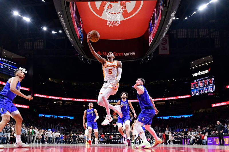 ATLANTA, GA - JANUARY 26: Dejounte Murray #5 of the Atlanta Hawks drives to the basket during the game against the Dallas Mavericks on January 26, 2024 at State Farm Arena in Atlanta, Georgia.  NOTE TO USER: User expressly acknowledges and agrees that, by downloading and/or using this Photograph, user is consenting to the terms and conditions of the Getty Images License Agreement. Mandatory Copyright Notice: Copyright 2024 NBAE (Photo by Adam Hagy/NBAE via Getty Images)