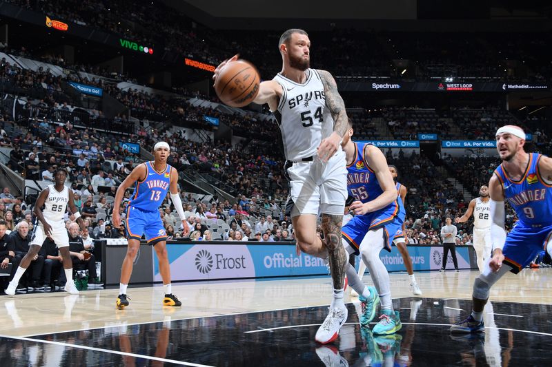 SAN ANTONIO, TX - OCTOBER 7: Sandro Mamukelashvili #54 of the San Antonio Spurs handles the ball during the game against the Oklahoma City Thunder during a NBA preseason game on October 7, 2024 at the Frost Bank Center in San Antonio, Texas. NOTE TO USER: User expressly acknowledges and agrees that, by downloading and or using this photograph, user is consenting to the terms and conditions of the Getty Images License Agreement. Mandatory Copyright Notice: Copyright 2024 NBAE (Photos by Michael Gonzales/NBAE via Getty Images)