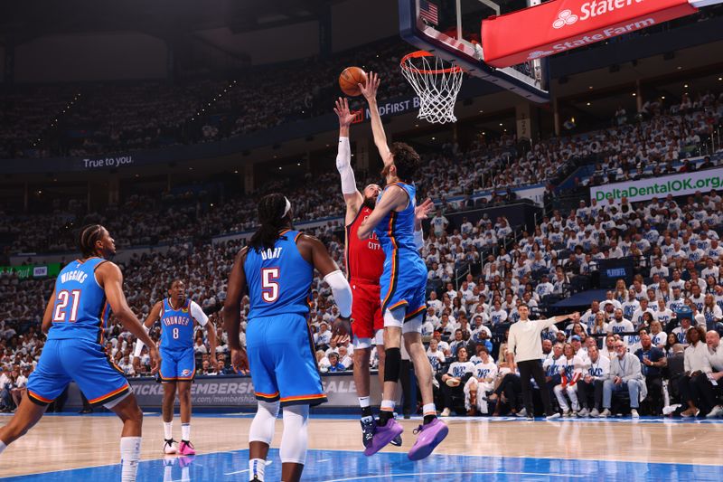 OKLAHOMA CITY, OK - APRIL 24: Jonas Valanciunas #17 of the New Orleans Pelicans shoots the ball during the game against the Oklahoma City Thunder during Round 1 Game 2 of the 2024 NBA Playoffs on April 24, 2024 at Paycom Arena in Oklahoma City, Oklahoma. NOTE TO USER: User expressly acknowledges and agrees that, by downloading and or using this photograph, User is consenting to the terms and conditions of the Getty Images License Agreement. Mandatory Copyright Notice: Copyright 2024 NBAE (Photo by Zach Beeker/NBAE via Getty Images)