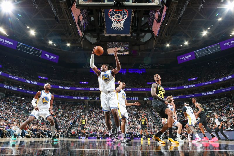 SALT LAKE CITY, UT - OCTOBER 25: Kevon Looney #5 of the Golden State Warriors rebounds the ball during the game on October 25, 2024 at Delta Center in Salt Lake City, Utah. NOTE TO USER: User expressly acknowledges and agrees that, by downloading and or using this Photograph, User is consenting to the terms and conditions of the Getty Images License Agreement. Mandatory Copyright Notice: Copyright 2024 NBAE (Photo by Melissa Majchrzak/NBAE via Getty Images)