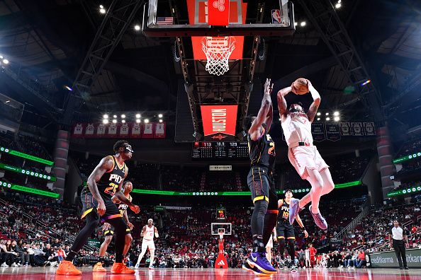 HOUSTON, TX - DECEMBER 27:   Cam Whitmore #7 of the Houston Rockets drives to the basket during the game against the Phoenix Suns on December 27, 2023 at the Toyota Center in Houston, Texas. NOTE TO USER: User expressly acknowledges and agrees that, by downloading and or using this photograph, User is consenting to the terms and conditions of the Getty Images License Agreement. Mandatory Copyright Notice: Copyright 2023 NBAE (Photo by Logan Riely/NBAE via Getty Images)